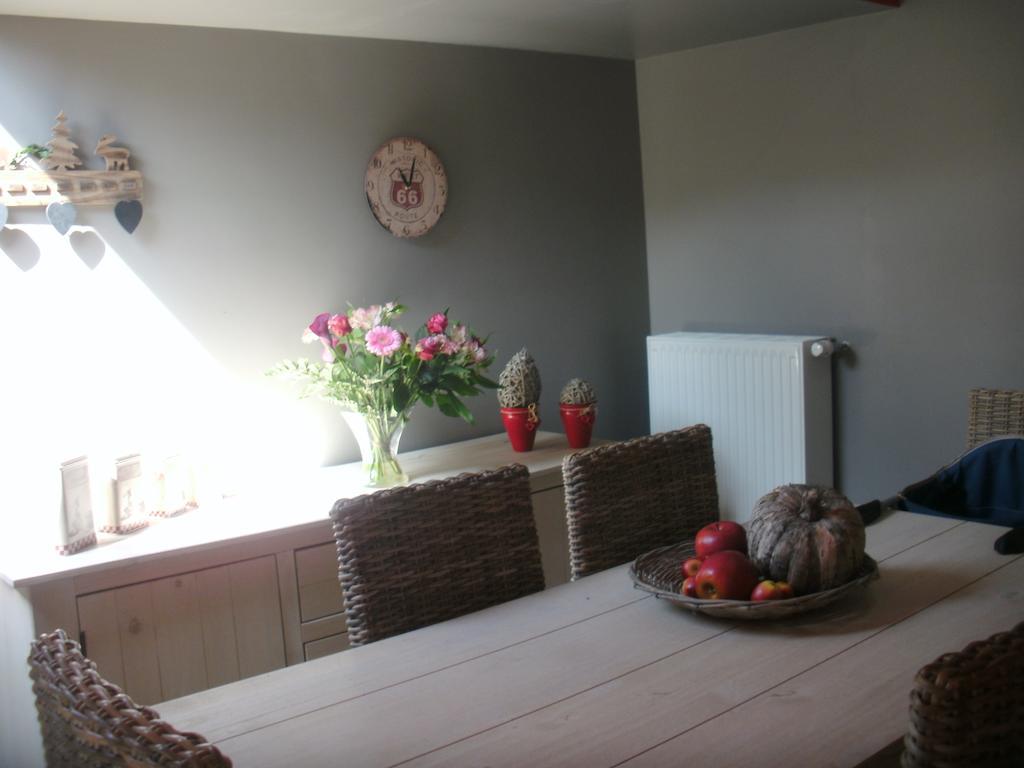 Gite Du Vieux Pommier Herbeumont Zimmer foto
